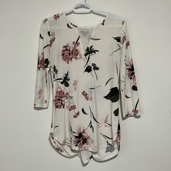 Dynamite 3/4 sleeve, back zip, floral - Picture 1 of 3